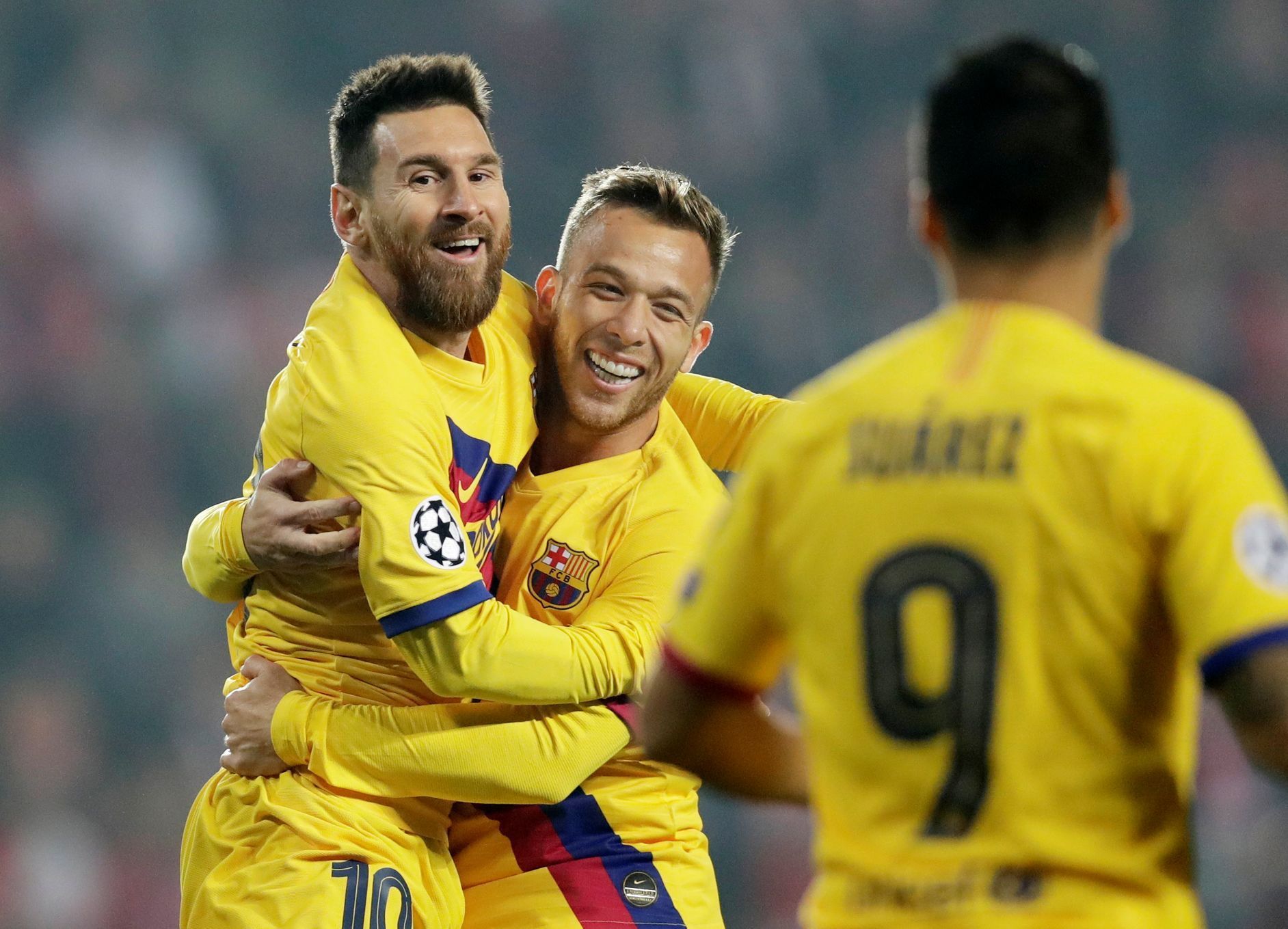 Lionel Messi slaví v zápase LM Slavia - Barcelona
