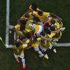 MS 2014, Brazílie-Chile: David Luiz a Brazilci slaví gól
