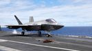 Americký bitevní letoun páté generace F-35.