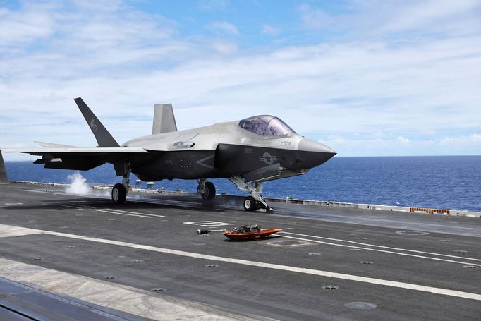 Americký bitevní letoun páté generace F-35.