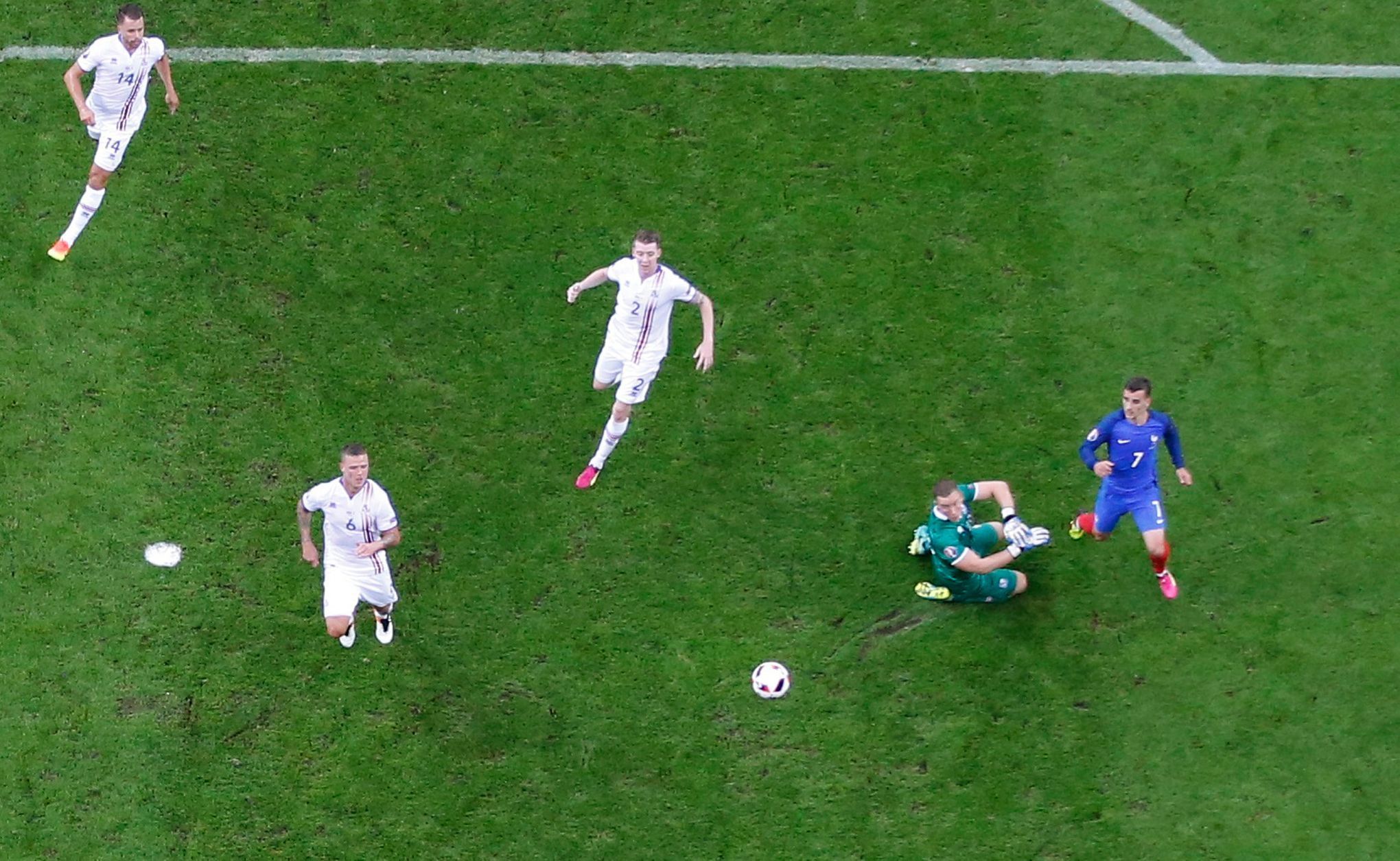 Euro 2016, Francie-Island: Antoine Griezmann dává gól na 4:0