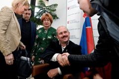 Slovenský soud odmítl rozpustit Kotlebovu stranu. Politik si rozsudek pochvaluje