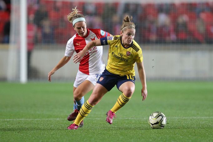 Liga mistryň, Slavia - Arsenal: Kim Littleová a Franny Černá