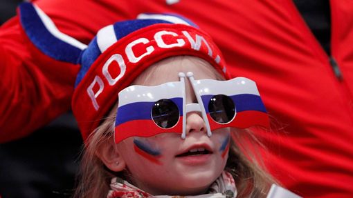 Malá fanynka Ruska při zápase s Českem