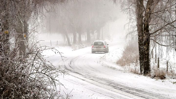 Malý sníh, velké dopravní zmatky. Klasika na českých silnicích; Zdroj foto: ČTK