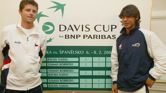 Jiří Novák a Rafael Nadal před utkáním Davisova poháru v roce 2004 v Brně.