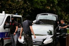 Ve Francii zatkli dva muže, podezírají je z bombového útoku v Lyonu