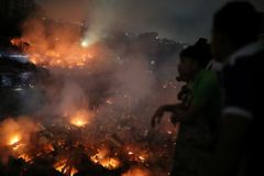 Požár ve slumu v Dháce připravil o domov 50 000 lidí, oběti nejsou hlášeny