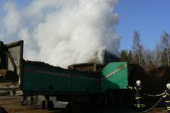 Požár zničil drtič na biomasu, škoda je pět milionů