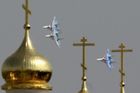 Maskovaný útočník v moskevském kostele zastřelil kněze