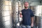 Češi vyrobili unikátní mobilní pivovar. Jde převážet v kontejneru, vařit se naučí i amatér