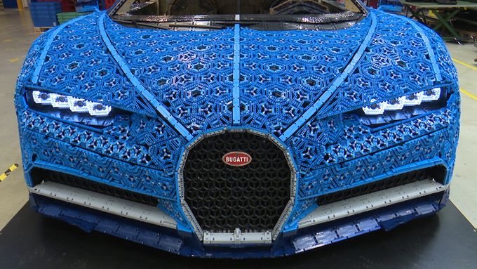 Auto Report: Stvořili něco neskutečného. Tady tvůrci sestrojili Bugatti Chiron z Lega