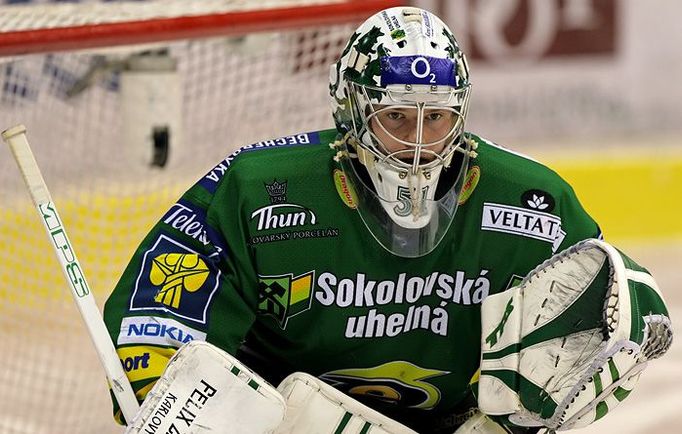 Velmi účinná opora domácího týmu Lukáš Mensator (HC Energie Karlovy Vary).