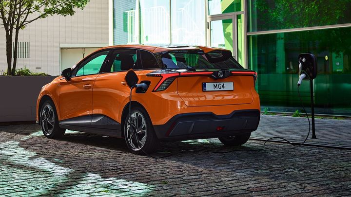 Francie vyráží do boje s čínskými elektromobily. Sníží jim podporu, nejsou ekologické