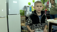 Ruský terorismus zblízka. Děti, které vyhnala válka, teď mrznou kvůli ruským raketám