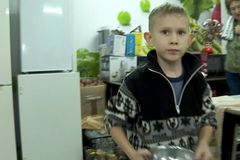 Ruský terorismus zblízka. Děti, které vyhnala válka, teď mrznou kvůli ruským raketám