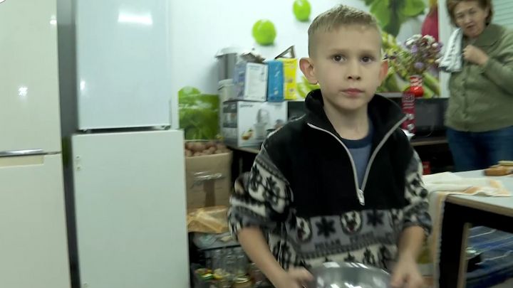 Ruský terorismus zblízka. Děti, které vyhnala válka, teď mrznou kvůli ruským raketám; Zdroj foto: Aktuálně.cz/Rádio Svobodná Evropa