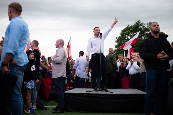 Průřez tvorbou fotografa Týdeníku Respekt Matěje Stránského za rok 2020.