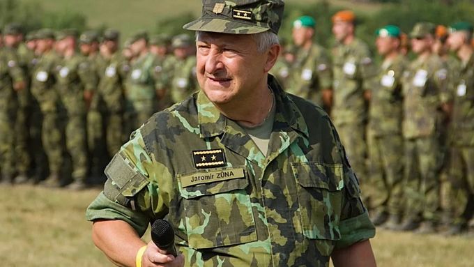 Služební poměr Jaromíra Zůny skončil v ozbrojených silách 31. ledna 2025. Jeho pád začal už v roce 2022, kdy se po nástupu Karla Řehky musel klidit a nastoupil do vojenské diplomacie.