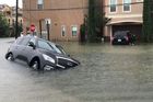 Texas se topí, městu Houston hrozí nové záplavy. Stav nouze vyhlásila i Louisiana