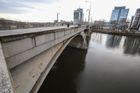 Libeňský most? Vyplatí se postavit nový, kompletní rekonstrukce by se městu prodražila, říká Dolínek