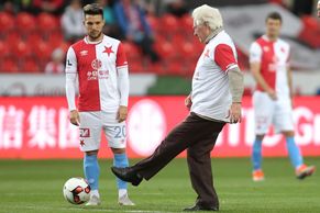 Vršovické derby začal legendární Lála a rozhodl jeden gól. Slavia tak odsunula Spartu