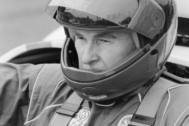 Luděk Munzar byl nejenom herec, ale i automobilový závodník. Na snímku: Záběr z ME historických vozů na mosteckém autodromu. Rok 1989