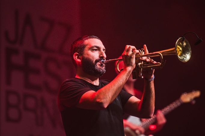 Snímek z vystoupení Ibrahima Maaloufa na brněnském Jazzfestu.
