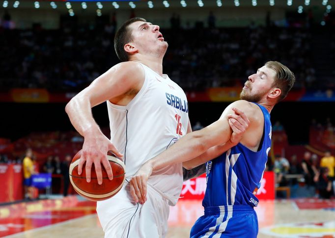 basketbal, MS 2019, Česko - Srbsko, Nikola Jokič a Patrik Auda