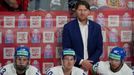 Martin Erat na české lavičce v zápase Česko - Kazachstán na MS 2023