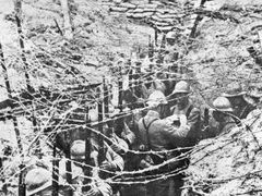 Bitva na Sommě, Francie 1916. Jedna z nejkrvavějších epizod 1. světové války si vyžádala na jeden milion lidských životů.