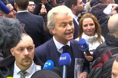Nizozemci se odvrací od populisty Wilderse. Nelíbí se jim politika jeho "idolu" Trumpa