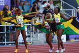 Jamajce patřilo kompletní medailové pořadí, protože pro stříbro a bronz dofinišovaly její krajanky Shericka Jacksonová a Elaine Thompsonová-Herahová.