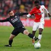 Dia Saba  a Oscar Dorley v zápase EKL Slavia Praha - Sivasspor