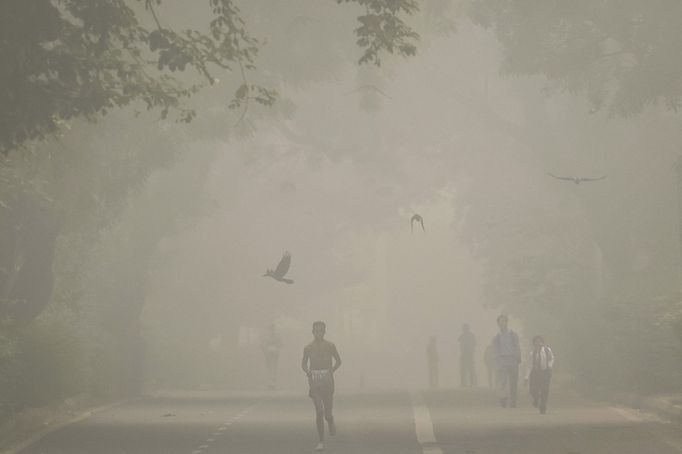 A man jogs as he participates in a marathon while the sky is enveloped with smog after Delhi’s air quality was classified as "hazardous" amidst severe air pollution, in N