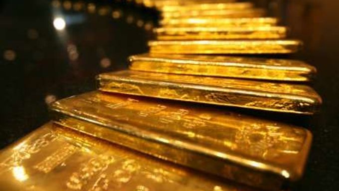 Řada jednokilových prutů zlata v dubajském trezoru.