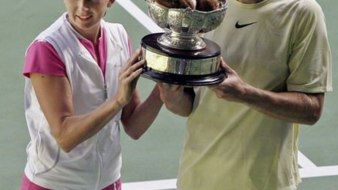 Jelena Lichovcevová a Daniel Nestor.