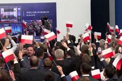 Strašení a propaganda vlády ve volbách nezabraly, shodli se polští komentátoři