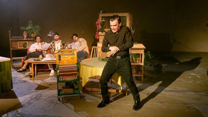 Z inscenace Města světla.