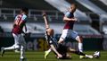 32. kolo anglické fotbalové ligy 2020/21, Newcastle - West Ham: Tomáš Souček a Jonjo Shelvey