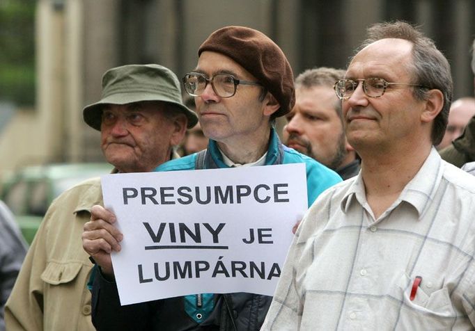 Demonstrace na podporu Jiřího Čunka před Úřadem vlády v Praze.