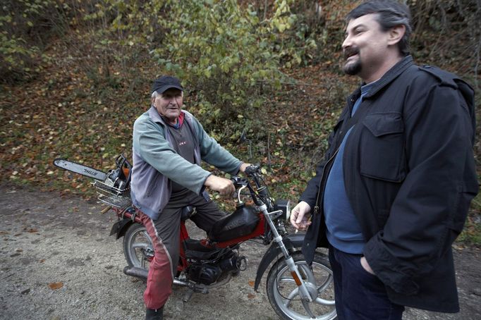 Nedotčenou přírodu už několik let narušuje nekontrolovatelný boom vodních elektráren. Vyhání zvířata i lidi.