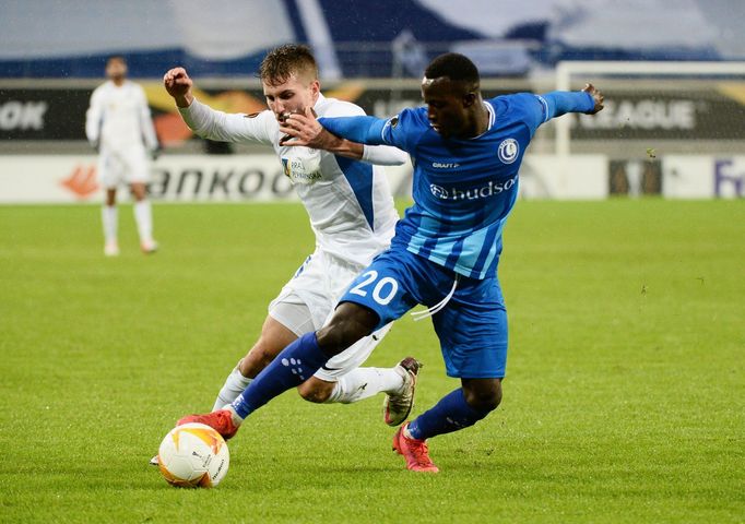 Osman Bukari a Michal Beran v zápase Gent - Liberec.