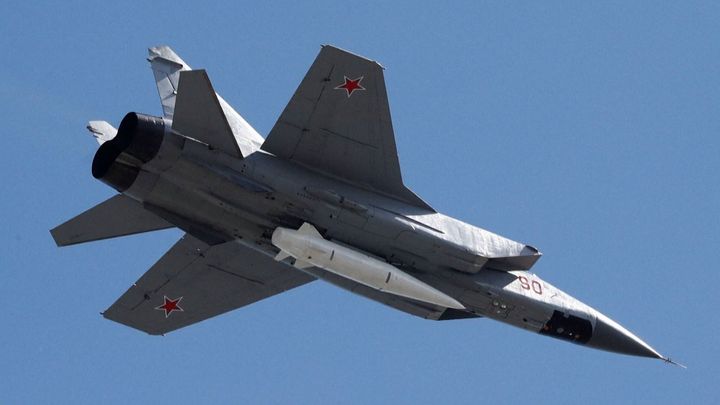 Rusové musejí zuřit. Putinova "superzbraň" padá k zemi zvlášť zahanbujícím způsobem