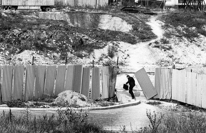 Jedinečné retro. Fotografie Jaromíra Čejky ukazují dávný život na sídlišti v Praze