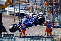 Čekání po havárii si Verstappen vynahradil triumfem, Sainz byl znovu v top 3