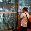 Rozbité okno největšího tureckého letiště