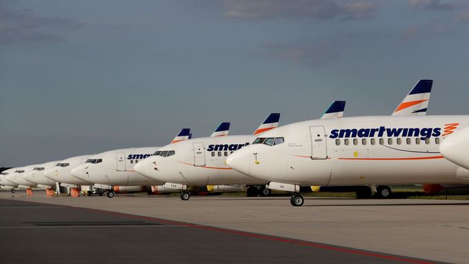 Zaparkovaná letadla aerolinií Smartwings na ruzyňském letišti v Praze v době koronaviru