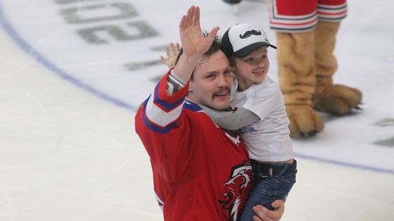 Prohlédněte si fotografie ze šestého finále KHL, v němž Lev Praha až v prodloužení udolal Magnitogorsk 4:3 a vynutil si sedmý rozhodujíc zápas.