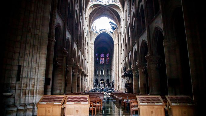 Katedrála Notre-Dame po požáru.